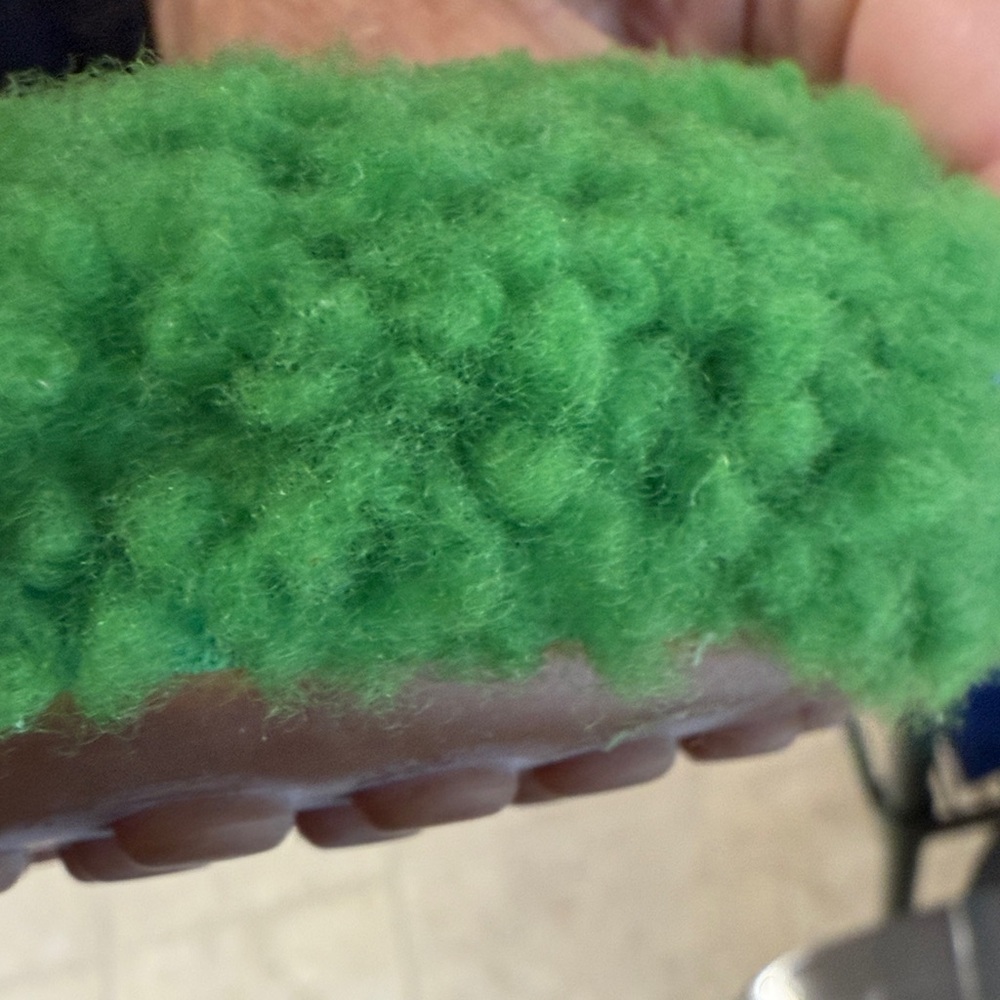 UGG Women size 38 Green Fuzzy Slippers. Rare. Imported. Unworn - Picture 6 of 13